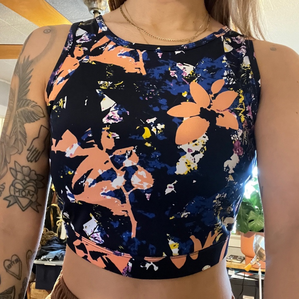 Popfit Emma built-in-bra workout top